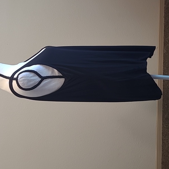 Black Summer Lg Tank Top Sleeveless - Picture 2 of 3